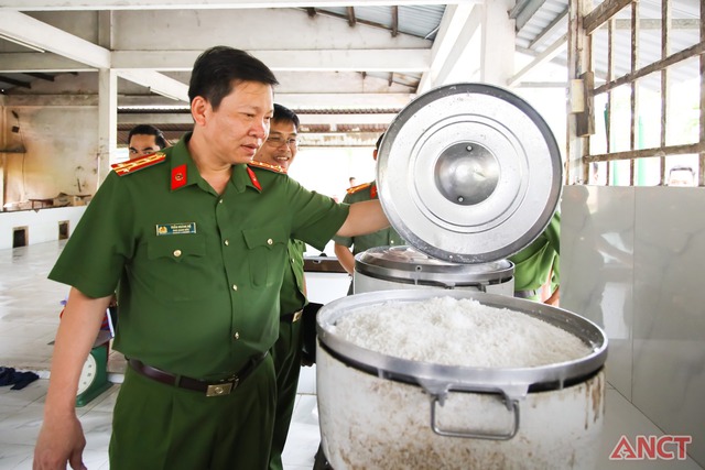 Công an TP Cần Thơ: Bảo đảm duy trì thực hiện tốt nhiệm vụ sau sáp nhập- Ảnh 4. Công an TP Cần Thơ: Bảo đảm duy trì thực hiện tốt nhiệm vụ sau sáp nhập- Ảnh 4.