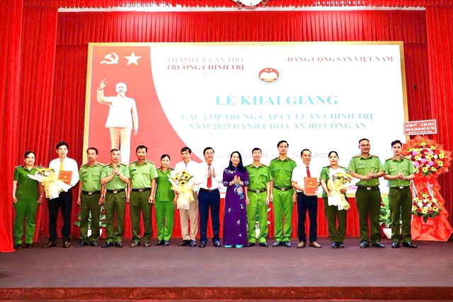 Trường Chính trị TP Cần Thơ khai giảng các Lớp Trung cấp lý luận chính trị cho cán bộ Công an- Ảnh 4. Trường Chính trị TP Cần Thơ khai giảng các Lớp Trung cấp lý luận chính trị cho cán bộ Công an- Ảnh 4.