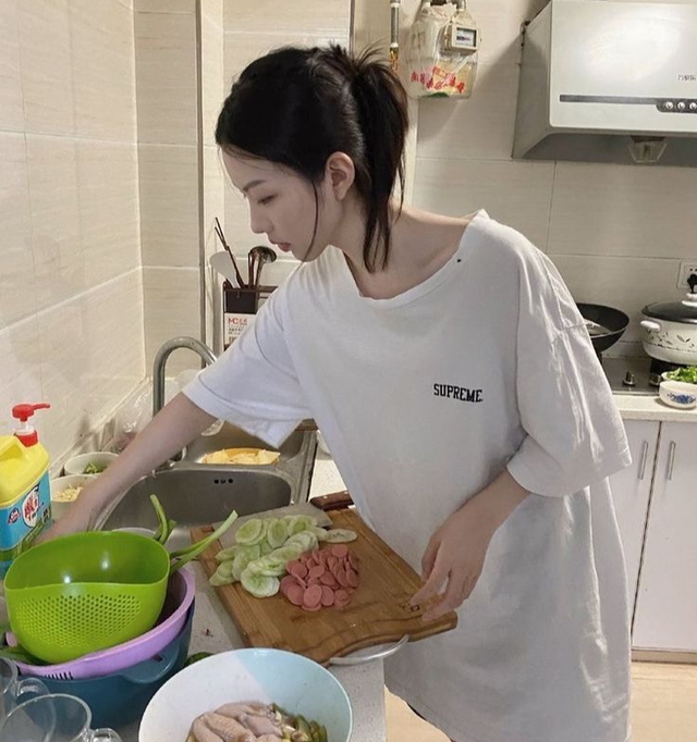 Bảng chi tiêu viết tay của cô vợ Hà Nội được ngàn người đồng cảm- Ảnh 2. Bảng chi tiêu viết tay của cô vợ Hà Nội được ngàn người đồng cảm- Ảnh 2.