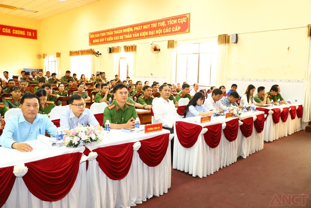 Công an các xã, phường (TP Cần Thơ) ra quân thực hiện cao điểm tấn công, trấn áp tội phạm- Ảnh 1. Công an các xã, phường (TP Cần Thơ) ra quân thực hiện cao điểm tấn công, trấn áp tội phạm- Ảnh 1.