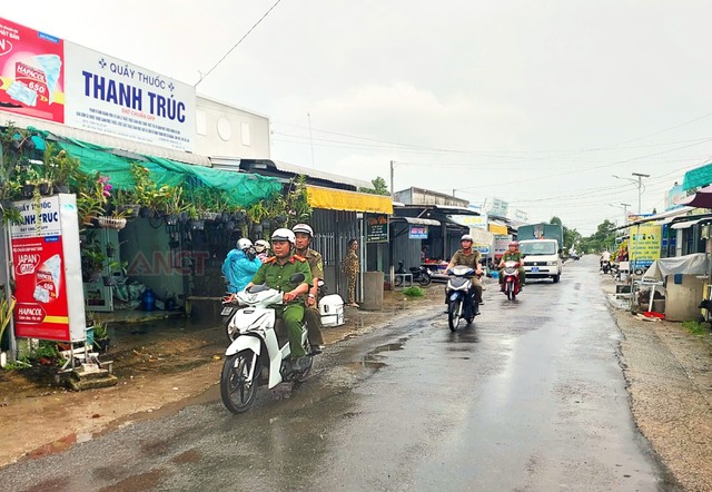 Công an các xã, phường (TP Cần Thơ) ra quân thực hiện cao điểm tấn công, trấn áp tội phạm- Ảnh 9. Công an các xã, phường (TP Cần Thơ) ra quân thực hiện cao điểm tấn công, trấn áp tội phạm- Ảnh 9.