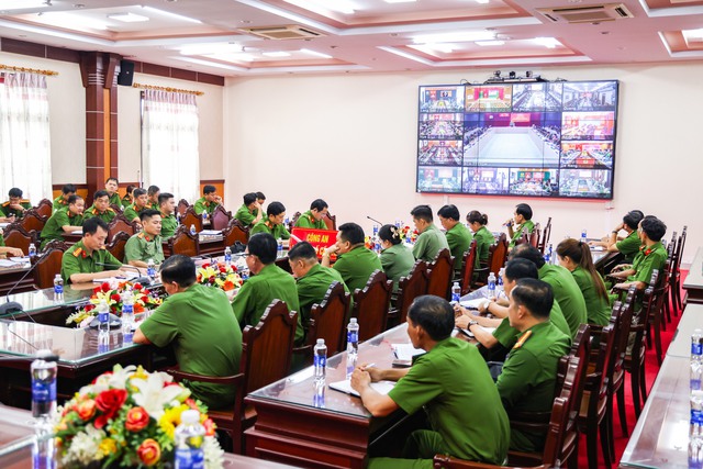 Sơ kết công tác phòng cháy, chữa cháy và cứu nạn, cứu hộ 6 tháng đầu năm 2025- Ảnh 4.