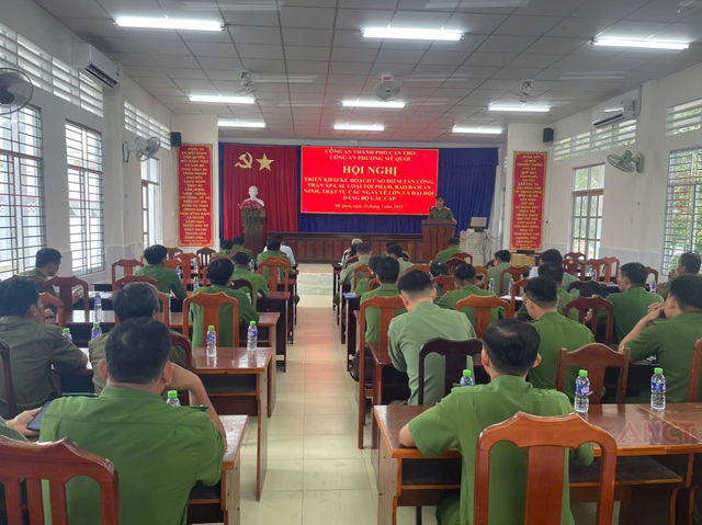 Công an các xã, phường (TP Cần Thơ) ra quân thực hiện cao điểm tấn công, trấn áp tội phạm- Ảnh 5. Công an các xã, phường (TP Cần Thơ) ra quân thực hiện cao điểm tấn công, trấn áp tội phạm- Ảnh 5.