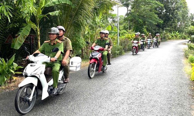 Công an các xã, phường (TP Cần Thơ) ra quân thực hiện cao điểm tấn công, trấn áp tội phạm- Ảnh 6. Công an các xã, phường (TP Cần Thơ) ra quân thực hiện cao điểm tấn công, trấn áp tội phạm- Ảnh 6.