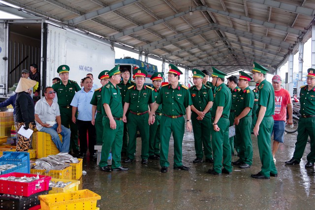 TP Cần Thơ: Khảo sát địa hình và kiểm tra các đơn vị Biên phòng biên giới biển- Ảnh 1. TP Cần Thơ: Khảo sát địa hình và kiểm tra các đơn vị Biên phòng biên giới biển- Ảnh 1.