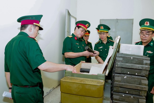 TP Cần Thơ: Khảo sát địa hình và kiểm tra các đơn vị Biên phòng biên giới biển- Ảnh 2. TP Cần Thơ: Khảo sát địa hình và kiểm tra các đơn vị Biên phòng biên giới biển- Ảnh 2.