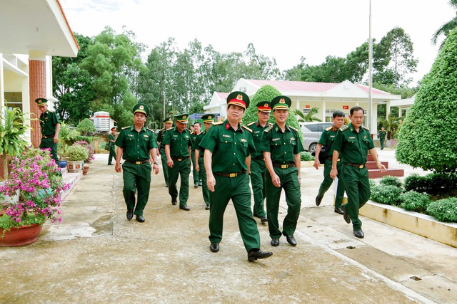 TP Cần Thơ: Khảo sát địa hình và kiểm tra các đơn vị Biên phòng biên giới biển- Ảnh 3. TP Cần Thơ: Khảo sát địa hình và kiểm tra các đơn vị Biên phòng biên giới biển- Ảnh 3.
