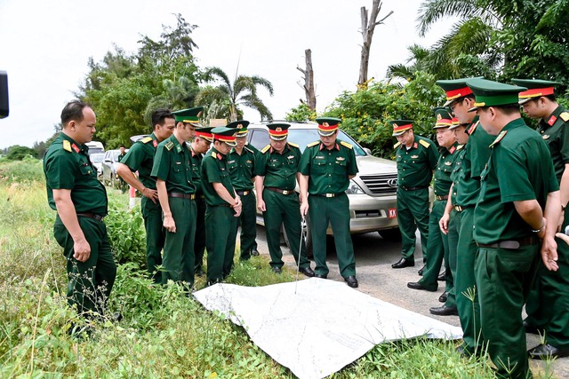 TP Cần Thơ: Khảo sát địa hình và kiểm tra các đơn vị Biên phòng biên giới biển- Ảnh 4. TP Cần Thơ: Khảo sát địa hình và kiểm tra các đơn vị Biên phòng biên giới biển- Ảnh 4.