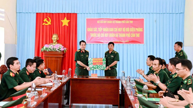 TP Cần Thơ: Khảo sát địa hình và kiểm tra các đơn vị Biên phòng biên giới biển- Ảnh 6. TP Cần Thơ: Khảo sát địa hình và kiểm tra các đơn vị Biên phòng biên giới biển- Ảnh 6.