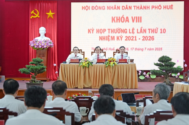 Kỳ họp thứ 10, HĐND TP Huế khóa VIII: Quyết tâm bứt phá, hoàn thành mục tiêu trong năm bản lề- Ảnh 1. Kỳ họp thứ 10, HĐND TP Huế khóa VIII: Quyết tâm bứt phá, hoàn thành mục tiêu trong năm bản lề- Ảnh 1.