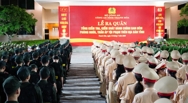 Công an Thanh Hóa: Đồng loạt ra quân thực hiện cao điểm trấn áp tội phạm ban đêm- Ảnh 1. Công an Thanh Hóa: Đồng loạt ra quân thực hiện cao điểm trấn áp tội phạm ban đêm- Ảnh 1.