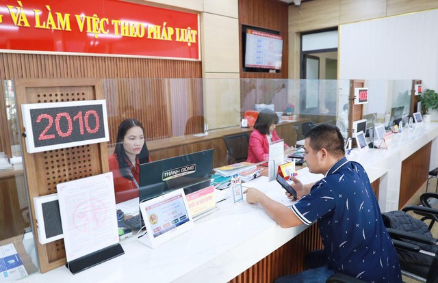 Hà Nội: Không yêu cầu người dân cấp đổi CCCD khi địa giới hành chính thay đổi- Ảnh 1. Hà Nội: Không yêu cầu người dân cấp đổi CCCD khi địa giới hành chính thay đổi- Ảnh 1.