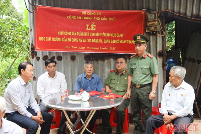 Công an TP Cần Thơ khởi công xây nhà ở cho hội viên Hội cựu CAND thành phố- Ảnh 1.