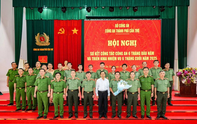 Công an TP Cần Thơ quyết tâm thực hiện thắng lợi nhiệm vụ chính trị trong những tháng cuối năm 2025- Ảnh 2.