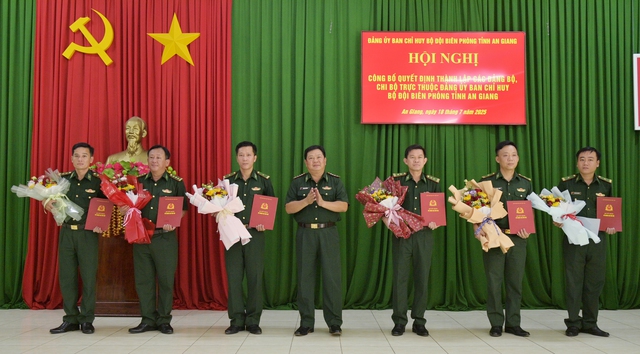 Ban Chỉ huy BĐBP tỉnh An Giang: Công bố quyết định thành lập Đảng bộ, Chi bộ trực thuộc- Ảnh 2.