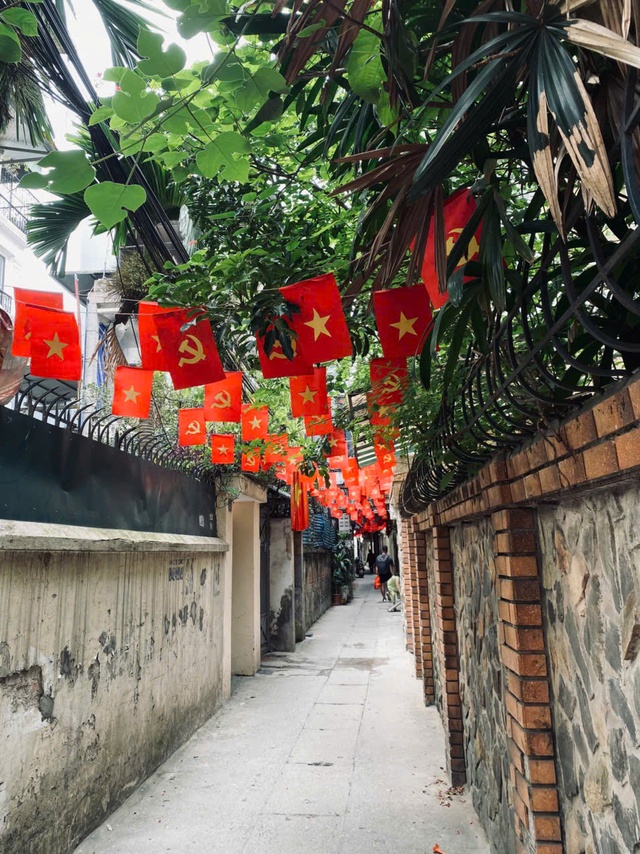 Hà Nội: Chỉnh trang hạ tầng giao thông đô thị phục vụ kỷ niệm 80 năm Quốc khánh- Ảnh 2. Hà Nội: Chỉnh trang hạ tầng giao thông đô thị phục vụ kỷ niệm 80 năm Quốc khánh- Ảnh 2.