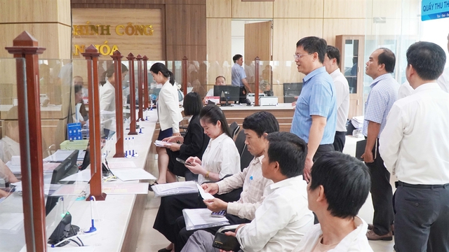 TP. Huế: Ghi nhận trong ngày đầu tiên vận hành mô hình chính quyền 2 cấp- Ảnh 1.