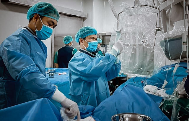 Phẫu thuật thành công ca bệnh bị hẹp gốc động mạch vành trái phức tạp- Ảnh 2.