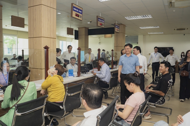 TP. Huế: Ghi nhận trong ngày đầu tiên vận hành mô hình chính quyền 2 cấp- Ảnh 2.
