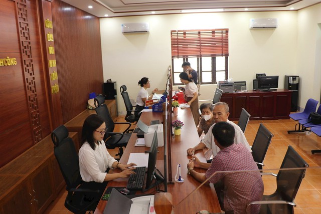 Nghệ An: Ngày đầu vận hành chính quyền 2 cấp thông suốt, hiệu quả- Ảnh 1.