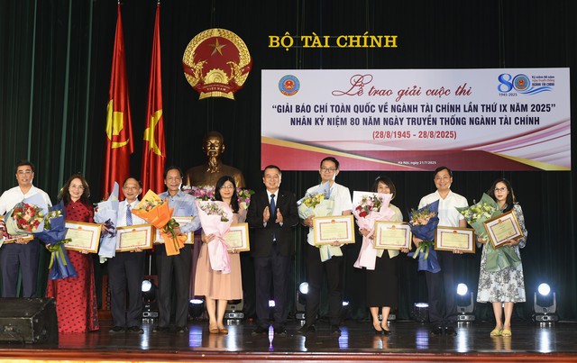 Hơn 50 tác phẩm đoạt giải báo chí toàn quốc về ngành Tài chính- Ảnh 3. Hơn 50 tác phẩm đoạt giải báo chí toàn quốc về ngành Tài chính- Ảnh 3.