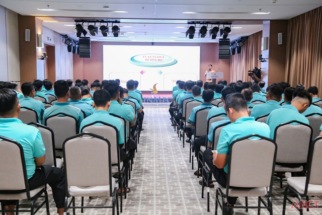 Công an TP Cần Thơ: Tuyên truyền, phổ biến pháp luật bảo đảm TTATGT cho các tài xế xe công nghệ- Ảnh 1.