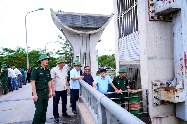 Nghệ An: Tăng cường kiểm tra, chủ động ứng phó với bão số 3 nhằm hạn chế thấp nhất thiệt hại- Ảnh 4.