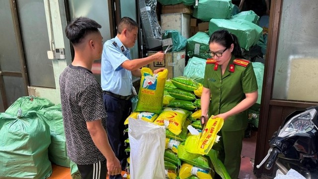 Hà Nội: Hơn 2.146 tỷ đồng nộp ngân sách từ xử lý vi phạm gian lận thương mại- Ảnh 1. Hà Nội: Hơn 2.146 tỷ đồng nộp ngân sách từ xử lý vi phạm gian lận thương mại- Ảnh 1.