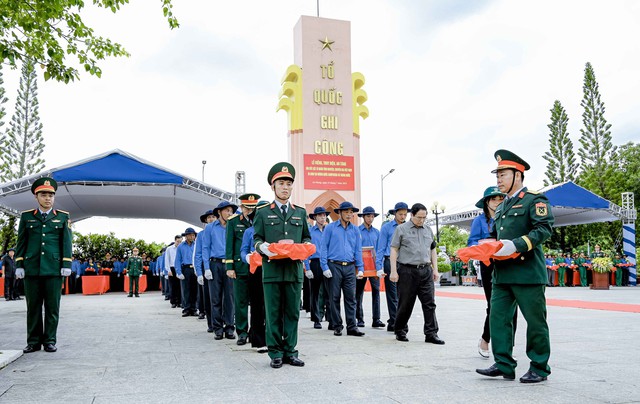Thủ tướng Chính phủ Phạm Minh Chính dự Lễ truy điệu, an táng hài cốt liệt sĩ tại An Giang- Ảnh 4. Thủ tướng Chính phủ Phạm Minh Chính dự Lễ truy điệu, an táng hài cốt liệt sĩ tại An Giang- Ảnh 4.