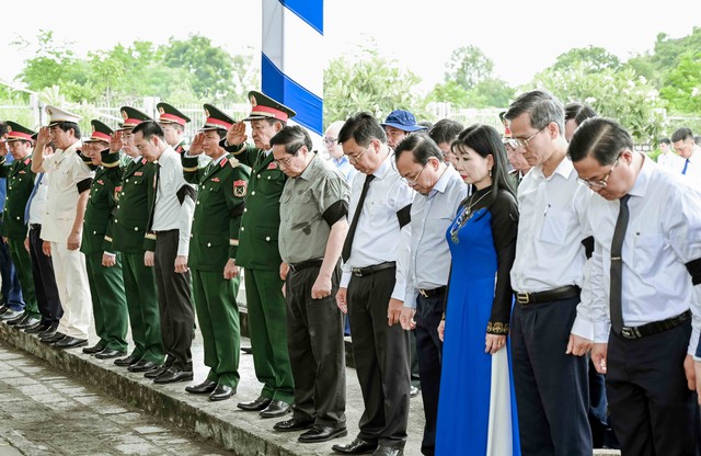 Thủ tướng Chính phủ Phạm Minh Chính dự Lễ truy điệu, an táng hài cốt liệt sĩ tại An Giang- Ảnh 1. Thủ tướng Chính phủ Phạm Minh Chính dự Lễ truy điệu, an táng hài cốt liệt sĩ tại An Giang- Ảnh 1.