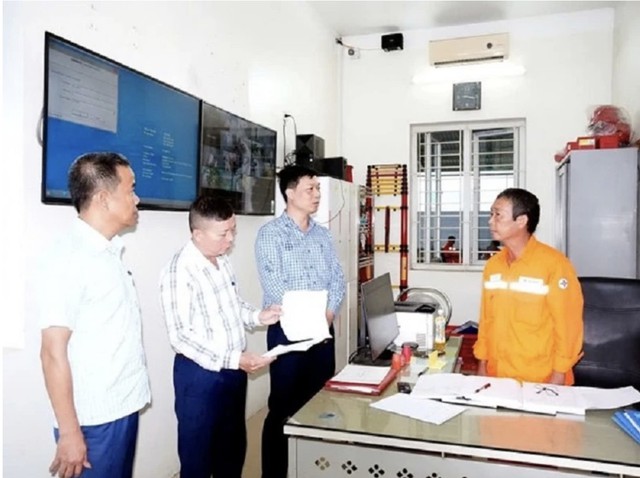 Công ty Điện lực Thanh Hóa triển khai phương án ứng phó khẩn cấp với bão số 3- Ảnh 2. Công ty Điện lực Thanh Hóa triển khai phương án ứng phó khẩn cấp với bão số 3- Ảnh 2.
