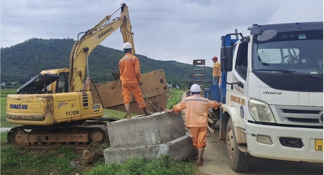 Công ty Điện lực Thanh Hóa triển khai phương án ứng phó khẩn cấp với bão số 3- Ảnh 4. Công ty Điện lực Thanh Hóa triển khai phương án ứng phó khẩn cấp với bão số 3- Ảnh 4.
