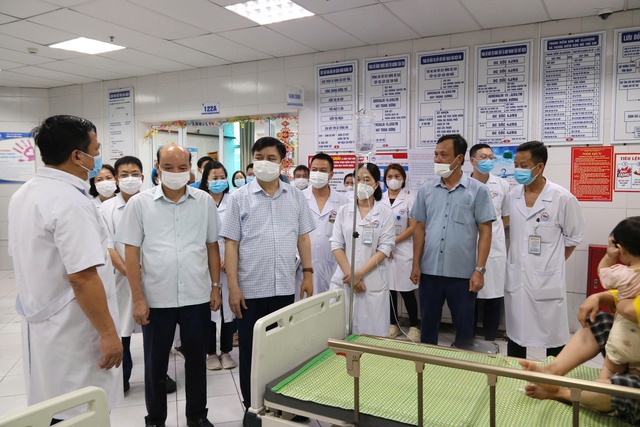 Hưng Yên: Lãnh đạo HĐND tỉnh, UBND tỉnh kiểm tra công tác ứng phó với bão số 3 tại Bệnh viện Nhi Thái Bình- Ảnh 1.