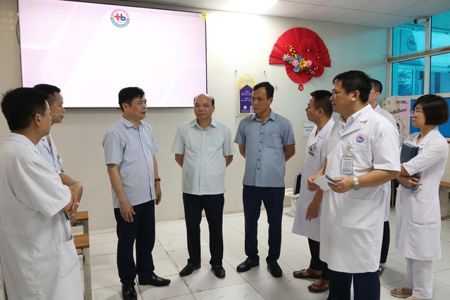 Hưng Yên: Lãnh đạo HĐND tỉnh, UBND tỉnh kiểm tra công tác ứng phó với bão số 3 tại Bệnh viện Nhi Thái Bình- Ảnh 3.