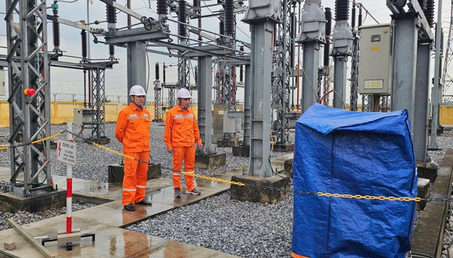 Hải Phòng: Khẩn trương khắc phục sự cố điện do ảnh hưởng của bão số 3- Ảnh 1. Hải Phòng: Khẩn trương khắc phục sự cố điện do ảnh hưởng của bão số 3- Ảnh 1.