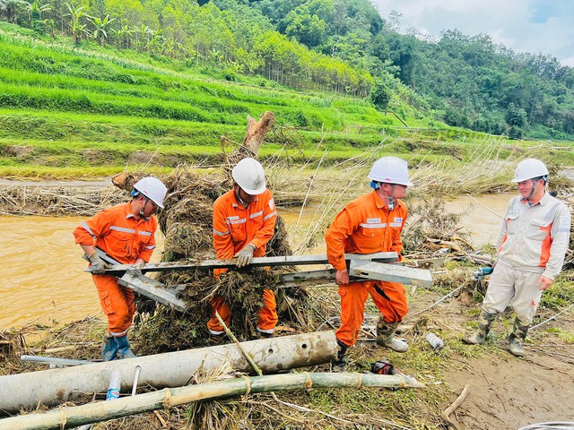 Điện lực Thái Nguyên:
Chủ động ứng phó vói cơn bão Wipha- Ảnh 1. Điện lực Thái Nguyên:
Chủ động ứng phó vói cơn bão Wipha- Ảnh 1.