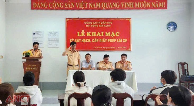 Công an TP Cần Thơ: Tổ chức kỳ sát hạch lái xe mô tô hạng A1 cho 700 thí sinh- Ảnh 1.