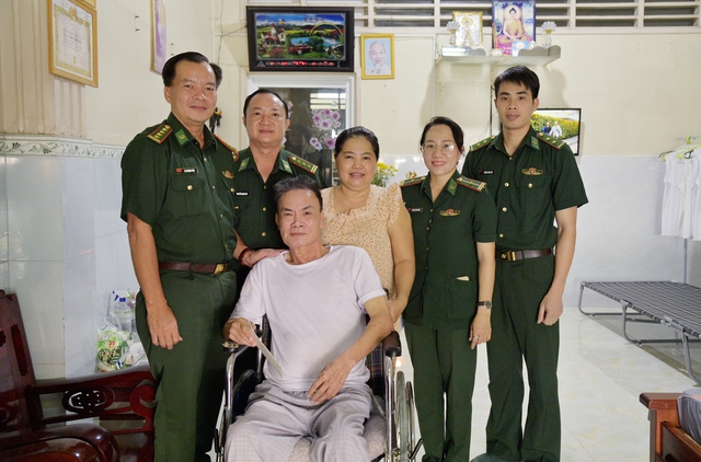 BĐBP tỉnh An Giang thăm, tặng quà các đối tượng chính sách- Ảnh 3.