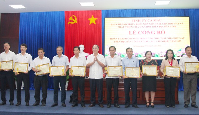 Cà Mau hoàn thành chương trình xóa nhà tạm, nhà dột nát- Ảnh 3. Cà Mau hoàn thành chương trình xóa nhà tạm, nhà dột nát- Ảnh 3.