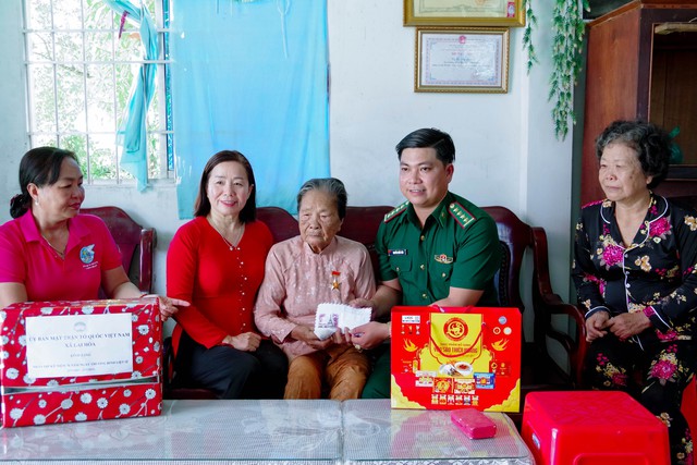 BĐBP TP. Cần Thơ: Nhiều hoạt động tri ân nhân ngày Thương binh - Liệt sĩ- Ảnh 3. BĐBP TP. Cần Thơ: Nhiều hoạt động tri ân nhân ngày Thương binh - Liệt sĩ- Ảnh 3.