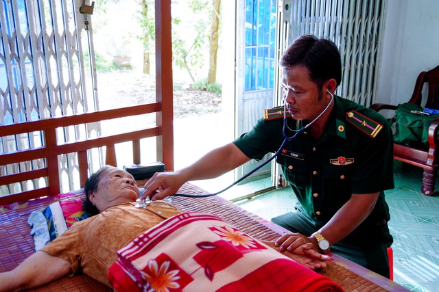 BĐBP TP. Cần Thơ: Nhiều hoạt động tri ân nhân ngày Thương binh - Liệt sĩ- Ảnh 2. BĐBP TP. Cần Thơ: Nhiều hoạt động tri ân nhân ngày Thương binh - Liệt sĩ- Ảnh 2.