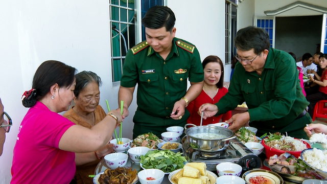 BĐBP TP. Cần Thơ: Nhiều hoạt động tri ân nhân ngày Thương binh - Liệt sĩ- Ảnh 1. BĐBP TP. Cần Thơ: Nhiều hoạt động tri ân nhân ngày Thương binh - Liệt sĩ- Ảnh 1.