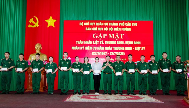 BĐBP TP. Cần Thơ: Nhiều hoạt động tri ân nhân ngày Thương binh - Liệt sĩ- Ảnh 5. BĐBP TP. Cần Thơ: Nhiều hoạt động tri ân nhân ngày Thương binh - Liệt sĩ- Ảnh 5.