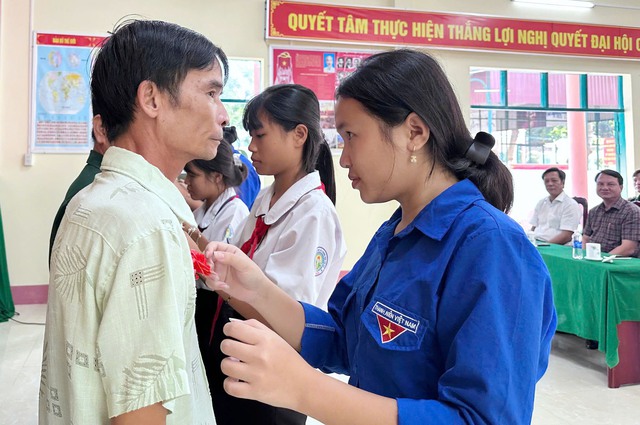 An Giang: Đồn Biên phòng Tiên Hải kỷ niệm 78 năm Ngày Thương binh, Liệt sĩ- Ảnh 3. An Giang: Đồn Biên phòng Tiên Hải kỷ niệm 78 năm Ngày Thương binh, Liệt sĩ- Ảnh 3.