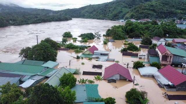 Nghệ An: Kêu gọi chung tay cứu trợ đồng bào bị thiệt hại nặng nề do bão số 3- Ảnh 3. Nghệ An: Kêu gọi chung tay cứu trợ đồng bào bị thiệt hại nặng nề do bão số 3- Ảnh 3.