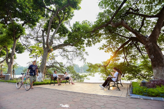 Hà Nội: Chuyển đổi phương tiện giao thông "xanh" là nhiệm vụ cấp thiết- Ảnh 1. Hà Nội: Chuyển đổi phương tiện giao thông "xanh" là nhiệm vụ cấp thiết- Ảnh 1.