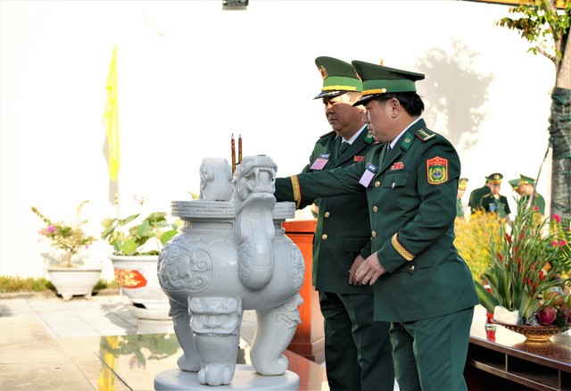 Ban Chỉ huy BĐBP tỉnh An Giang: Dâng hương, dâng hoa báo công với Bác- Ảnh 2.