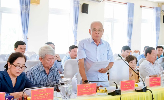 An Giang: Lấy ý kiến góp ý dự thảo Văn kiện Đại hội Đảng bộ xã Vĩnh Phong- Ảnh 3.