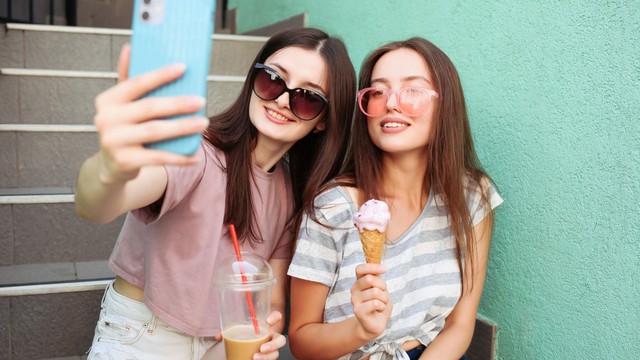 Không phải Gen Z, đây mới là thế hệ chủ chốt đang “xoay vần” cả thị trường tiêu dùng: Sức ảnh hưởng vượt qua mọi tiêu chuẩn thông thường!- Ảnh 3.