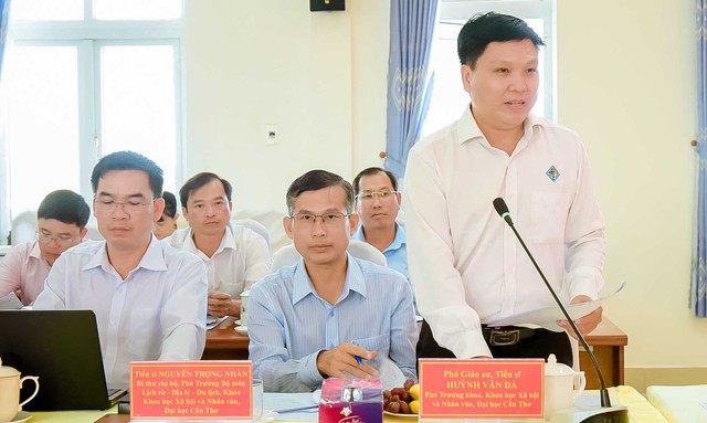 An Giang: Lấy ý kiến góp ý dự thảo Văn kiện Đại hội Đảng bộ xã Vĩnh Phong- Ảnh 2.